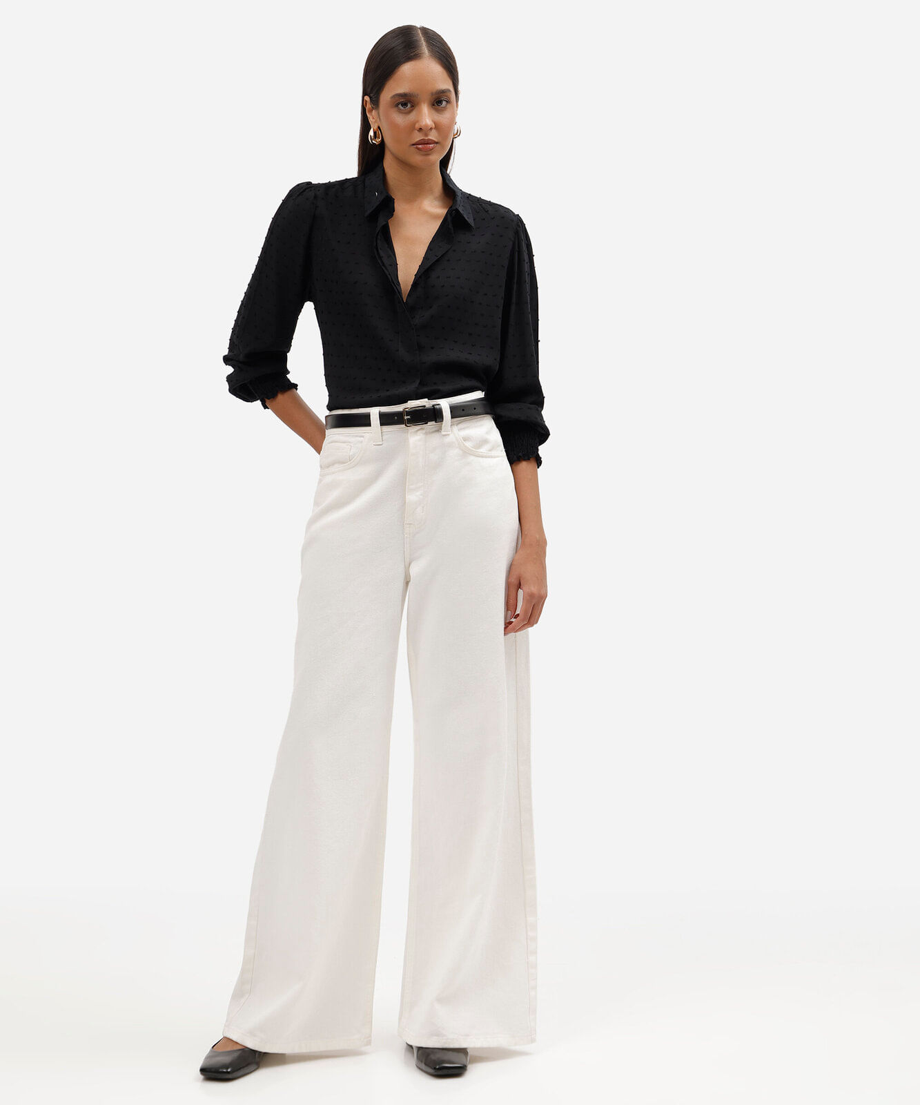 camisa feminina de viscose texturizada poá preta