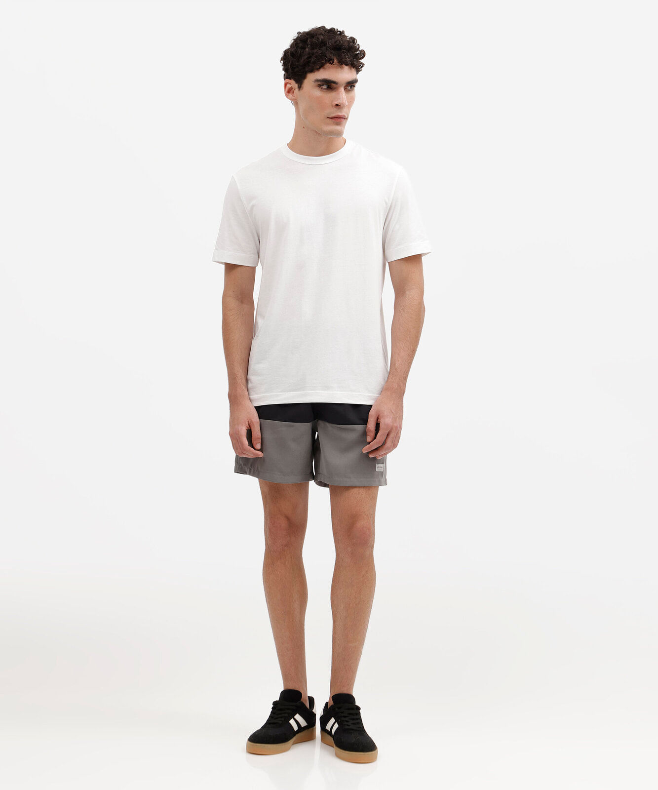 short masculino com recorte cós elástico preto