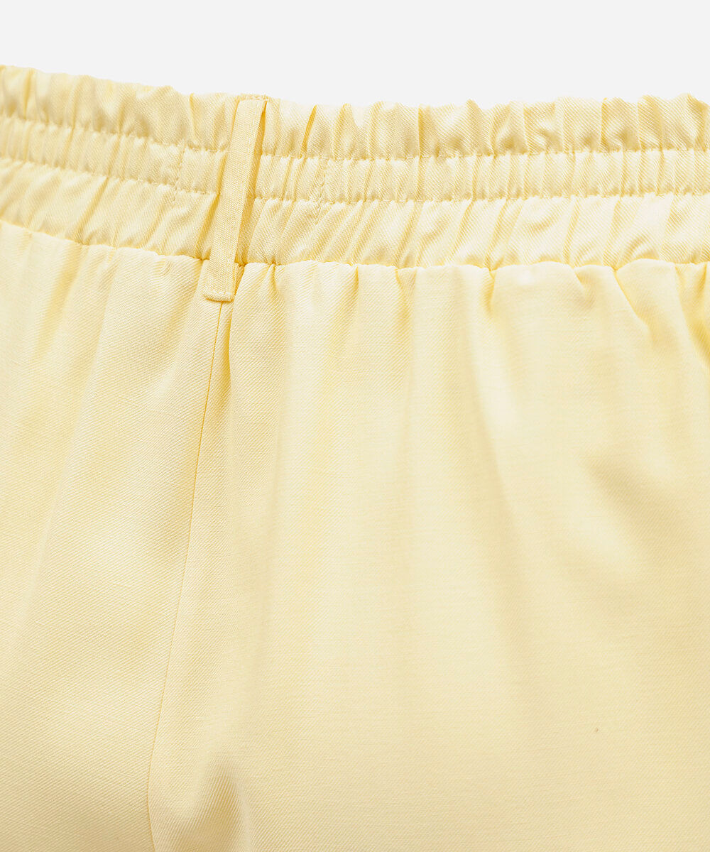 bermuda feminina de alfaiataria com viscose e pregas cós elástico plus size amarela