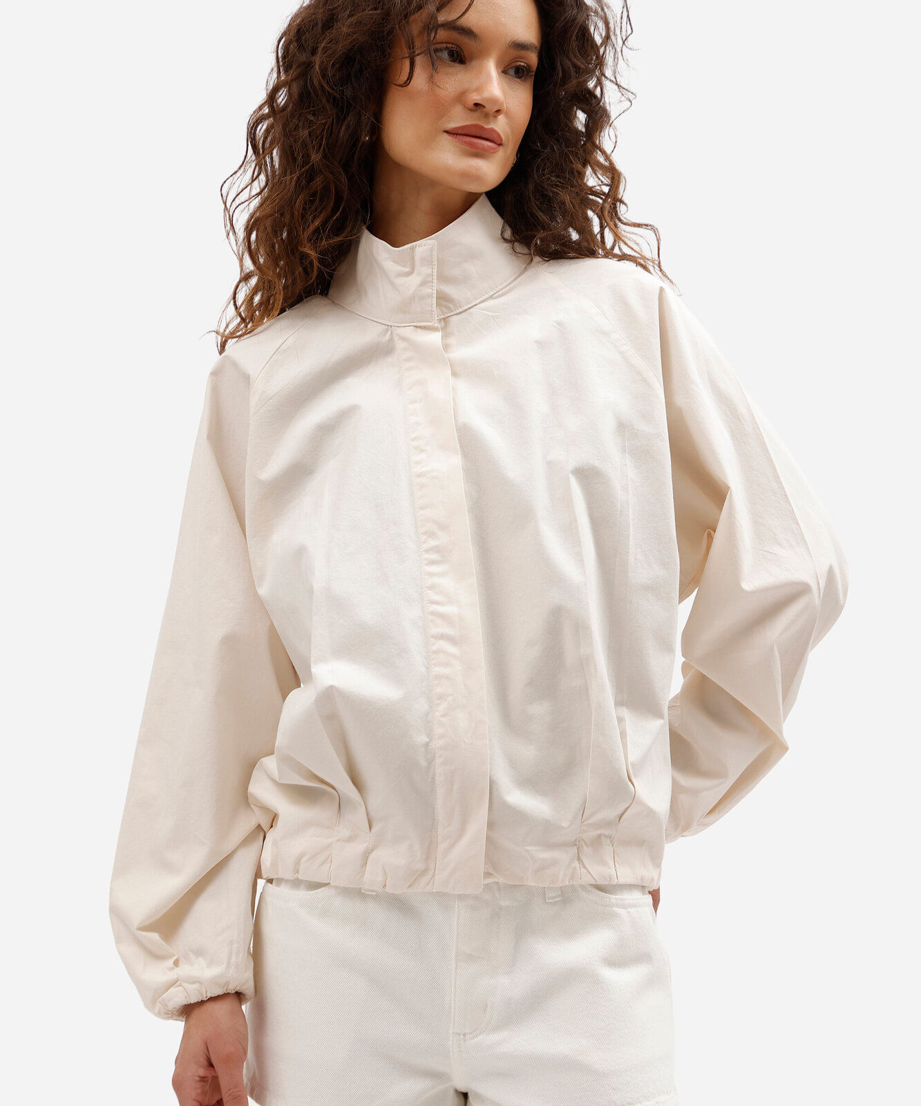 jaqueta bomber feminina de sarja gola funnel neck bege