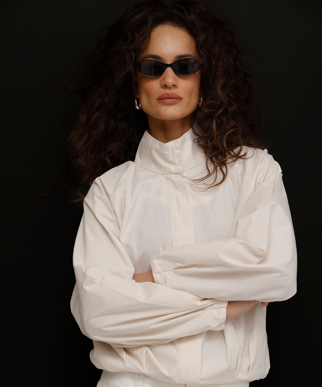 jaqueta bomber feminina de sarja gola funnel neck bege
