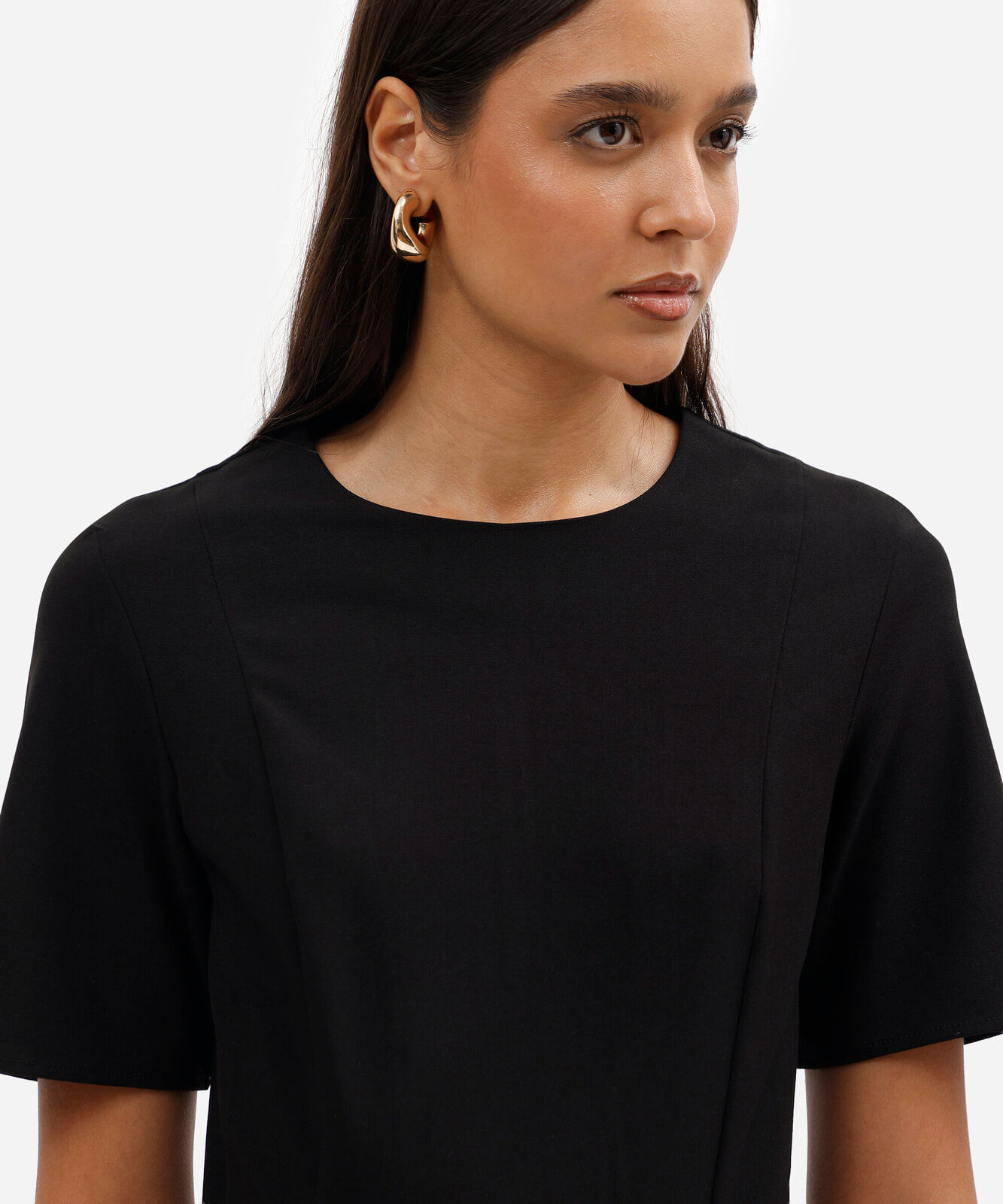 vestido curto evasê feminino com viscose manga curta preto