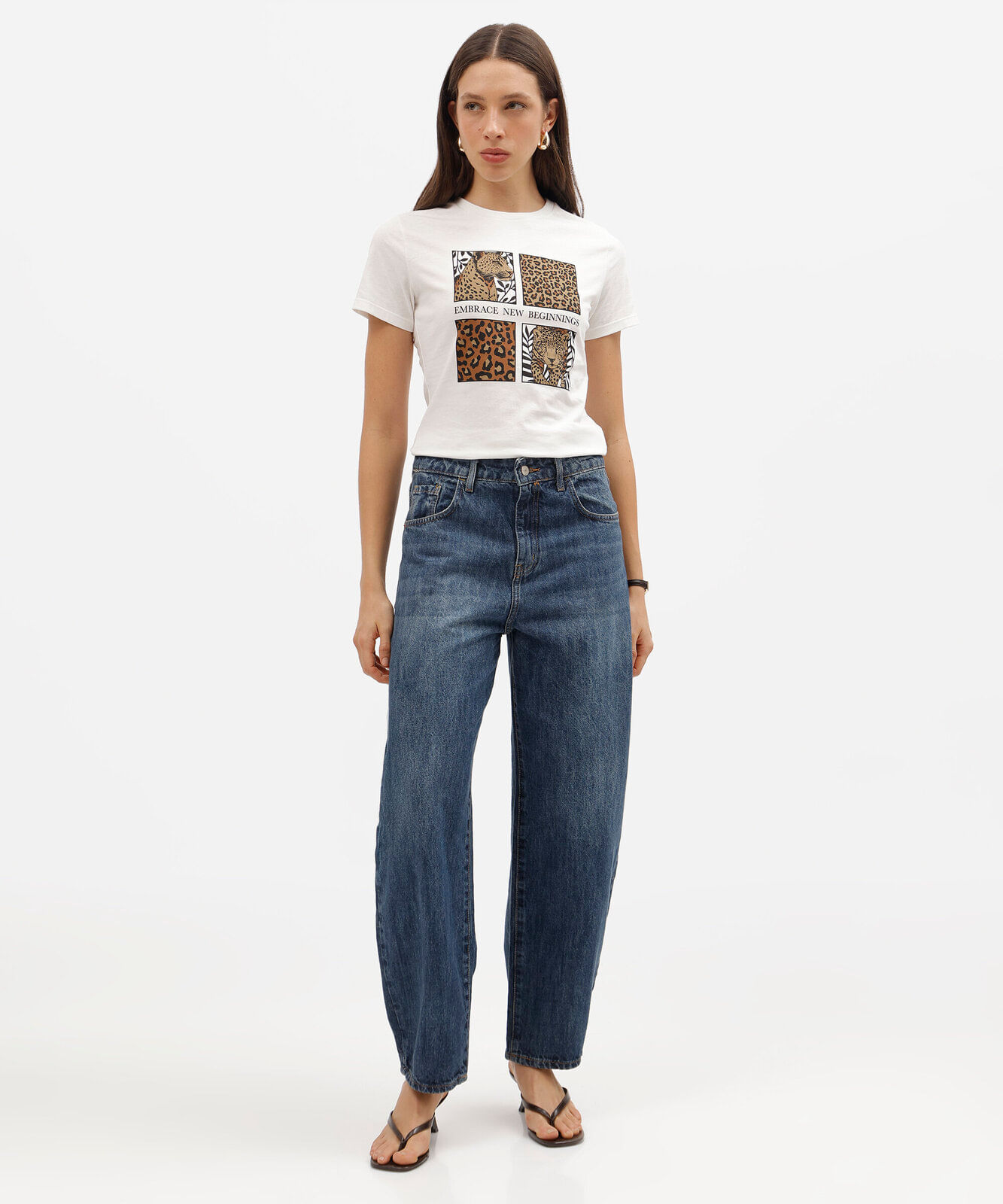 camiseta feminina de algodão manga curta animal print básica off white