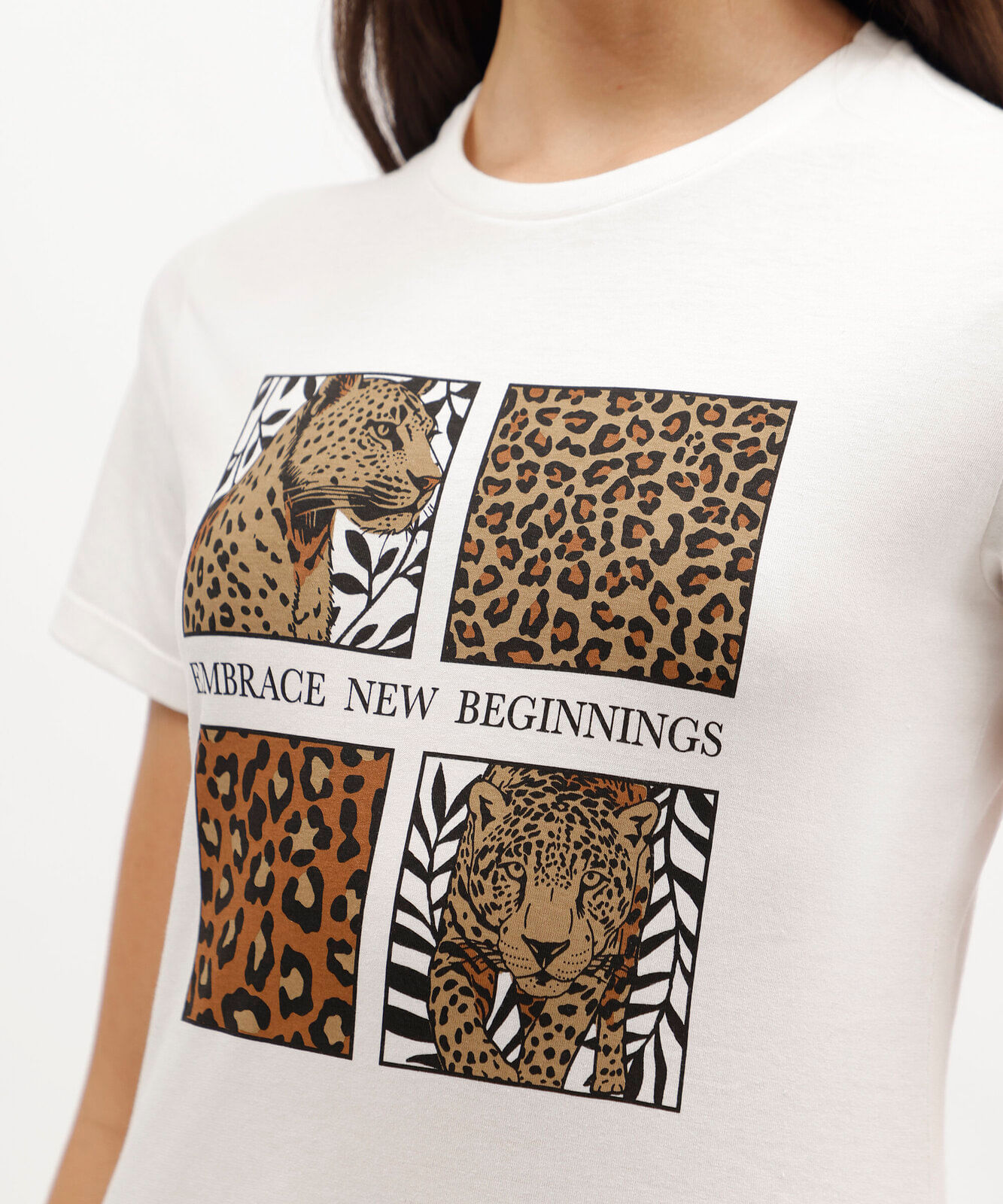 camiseta feminina de algodão manga curta animal print básica off white