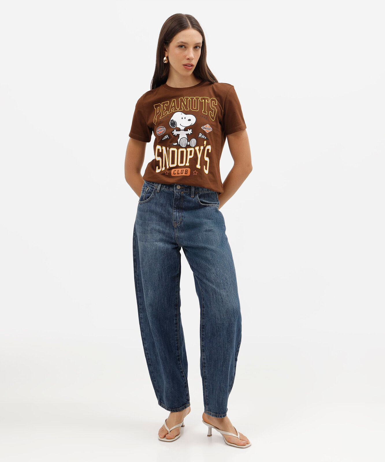 camiseta feminina de algodão manga curta snoopy marrom