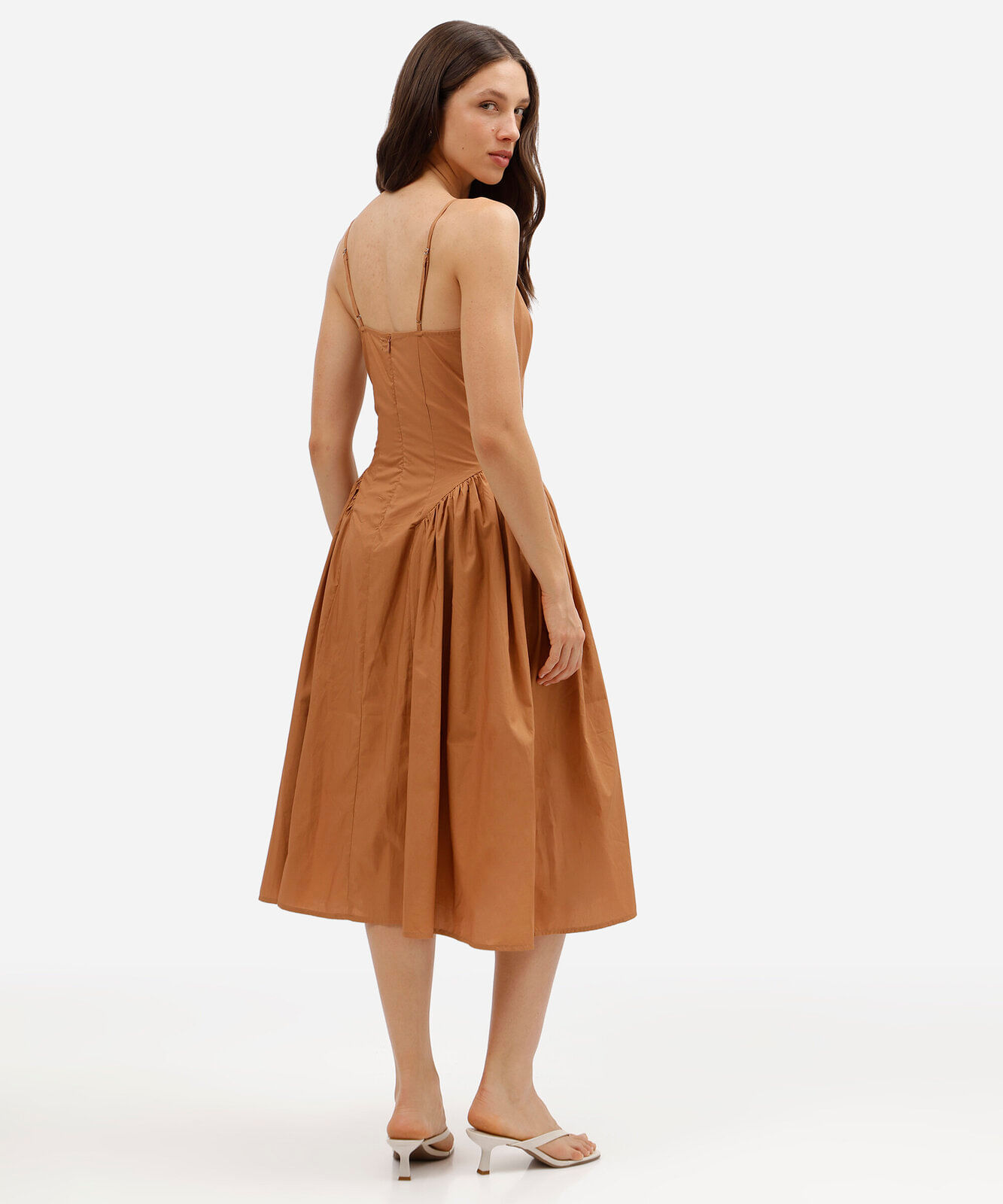 vestido midi alça fina feminino de algodão franzido marrom