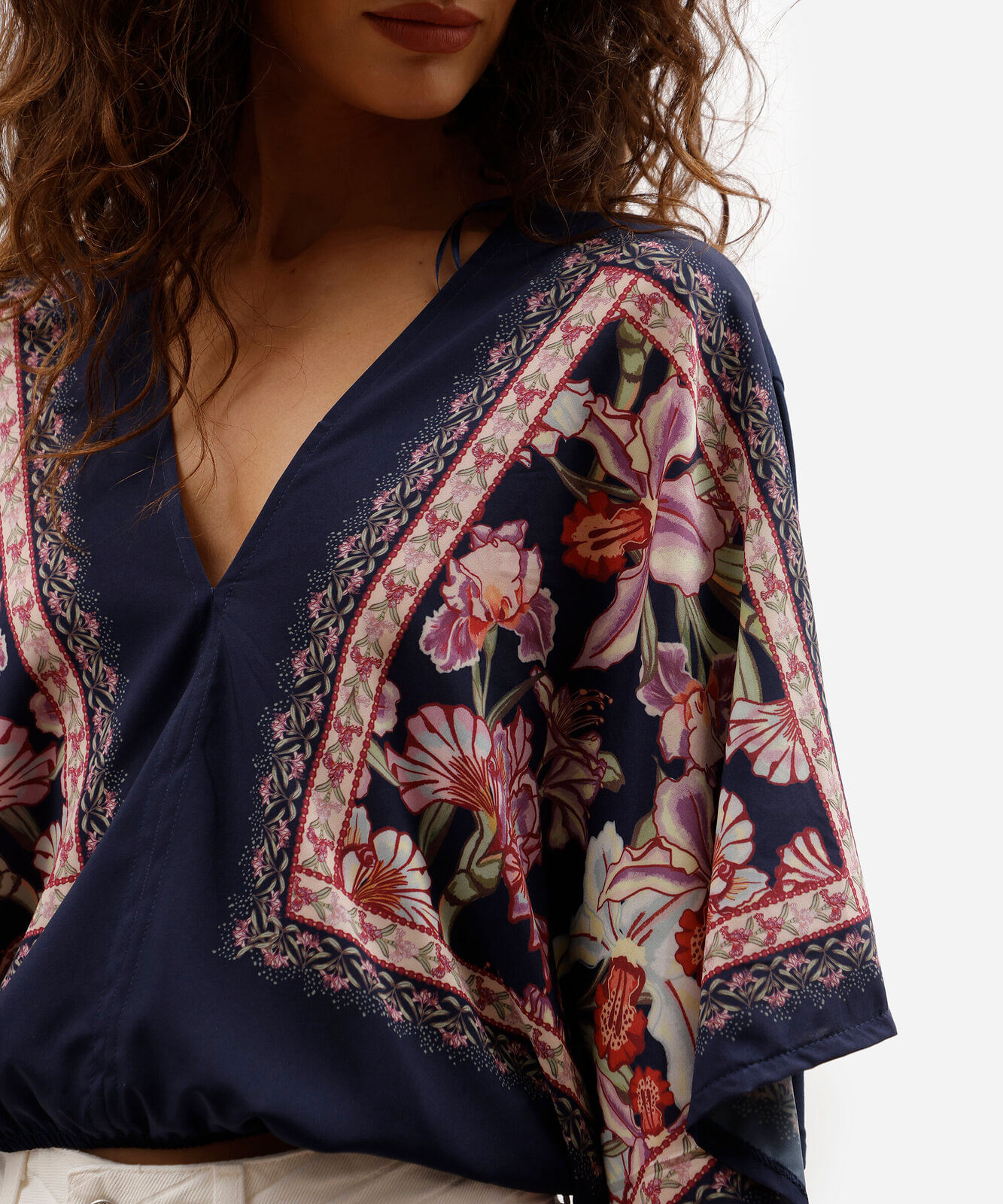 bata feminina com viscose decote v floral azul