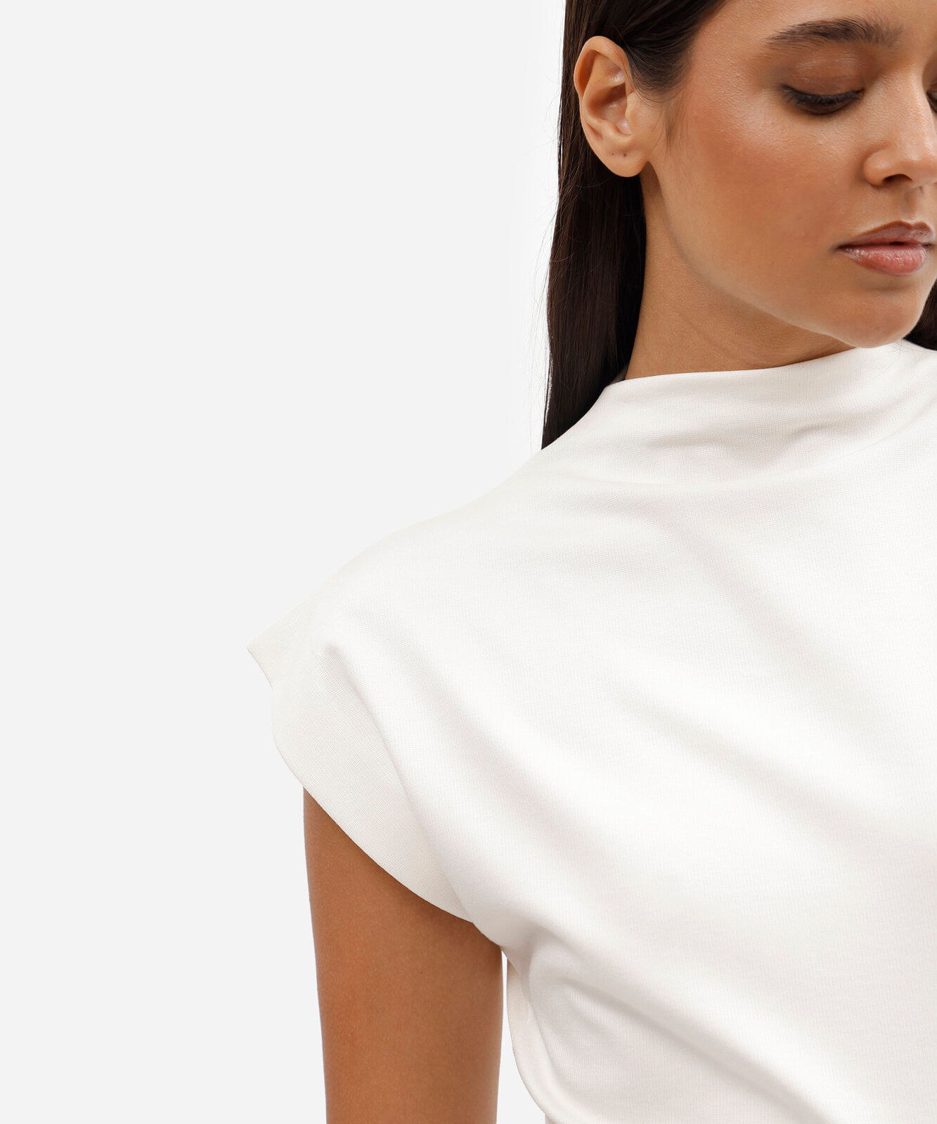 blusa feminina com viscose manga curta gola alta off white
