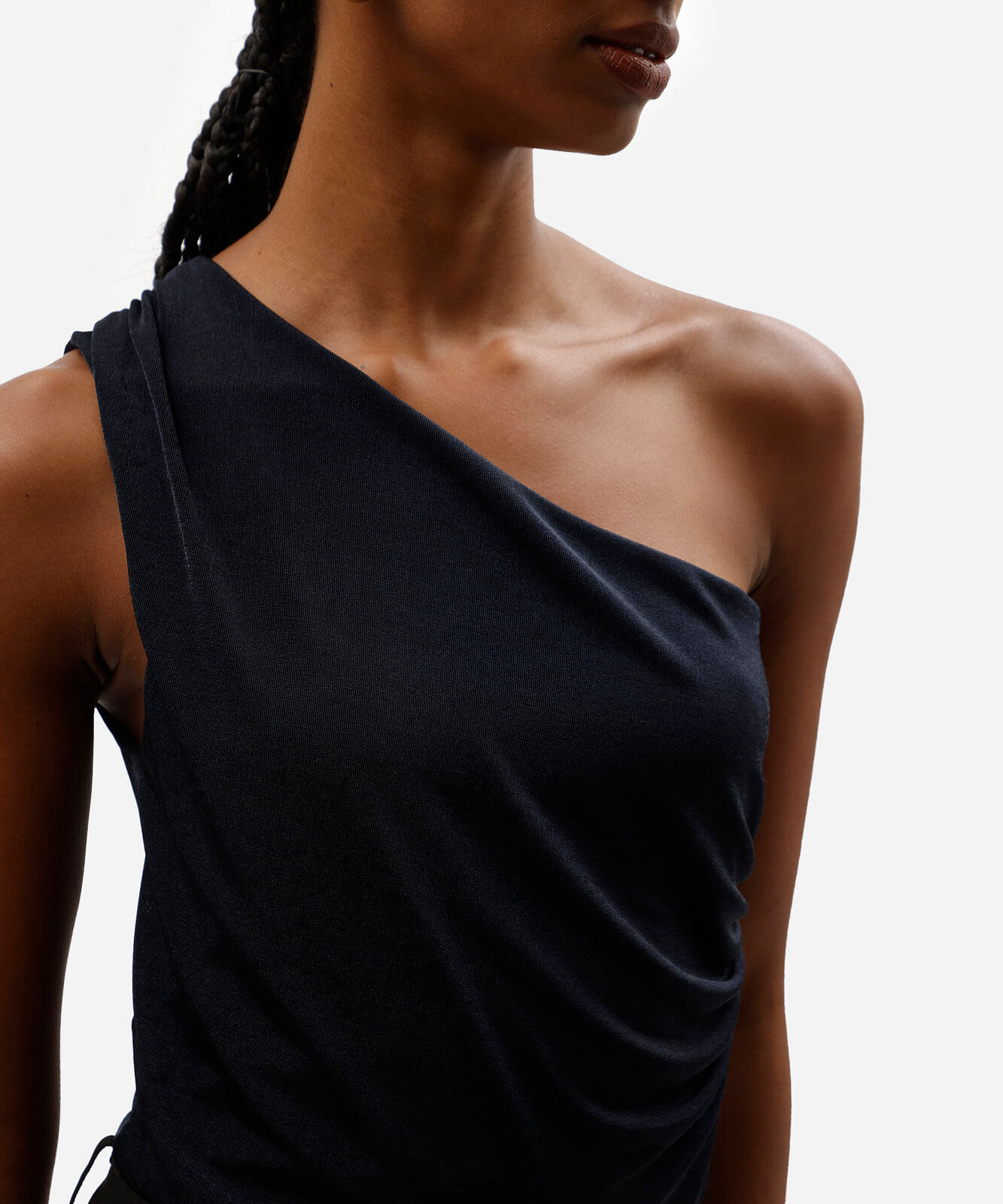 blusa ombro único feminina franzida acetinada azul