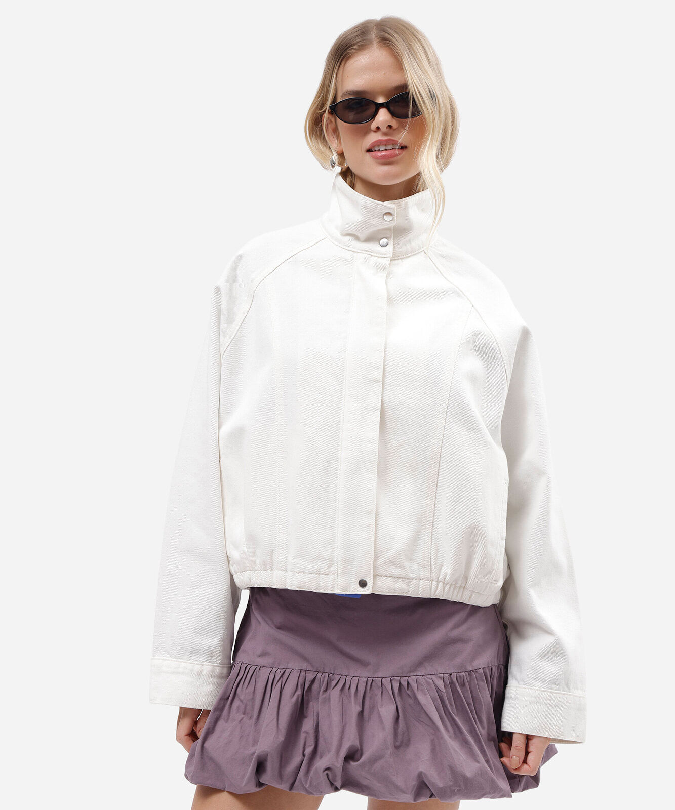 jaqueta cropped feminina de sarja gola funnel neck off white