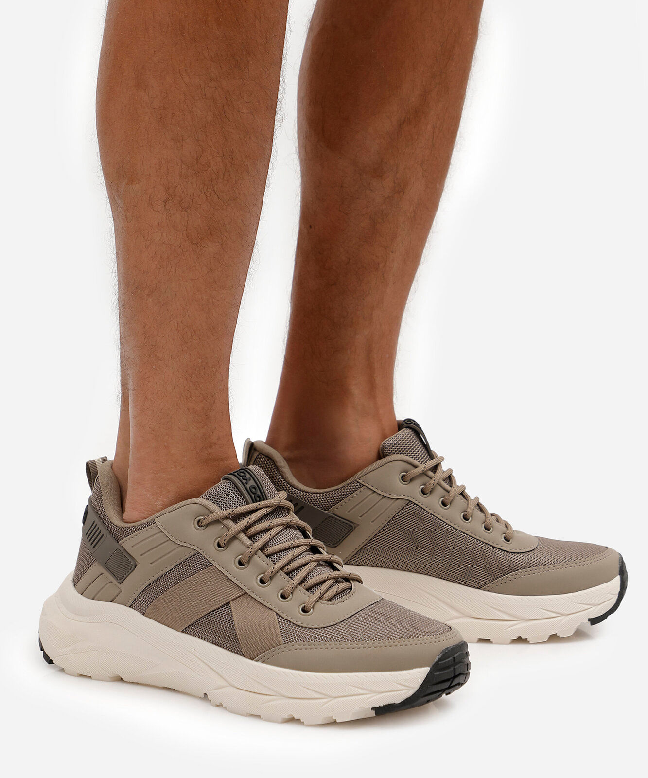 tênis masculino esportivo com recortes verde