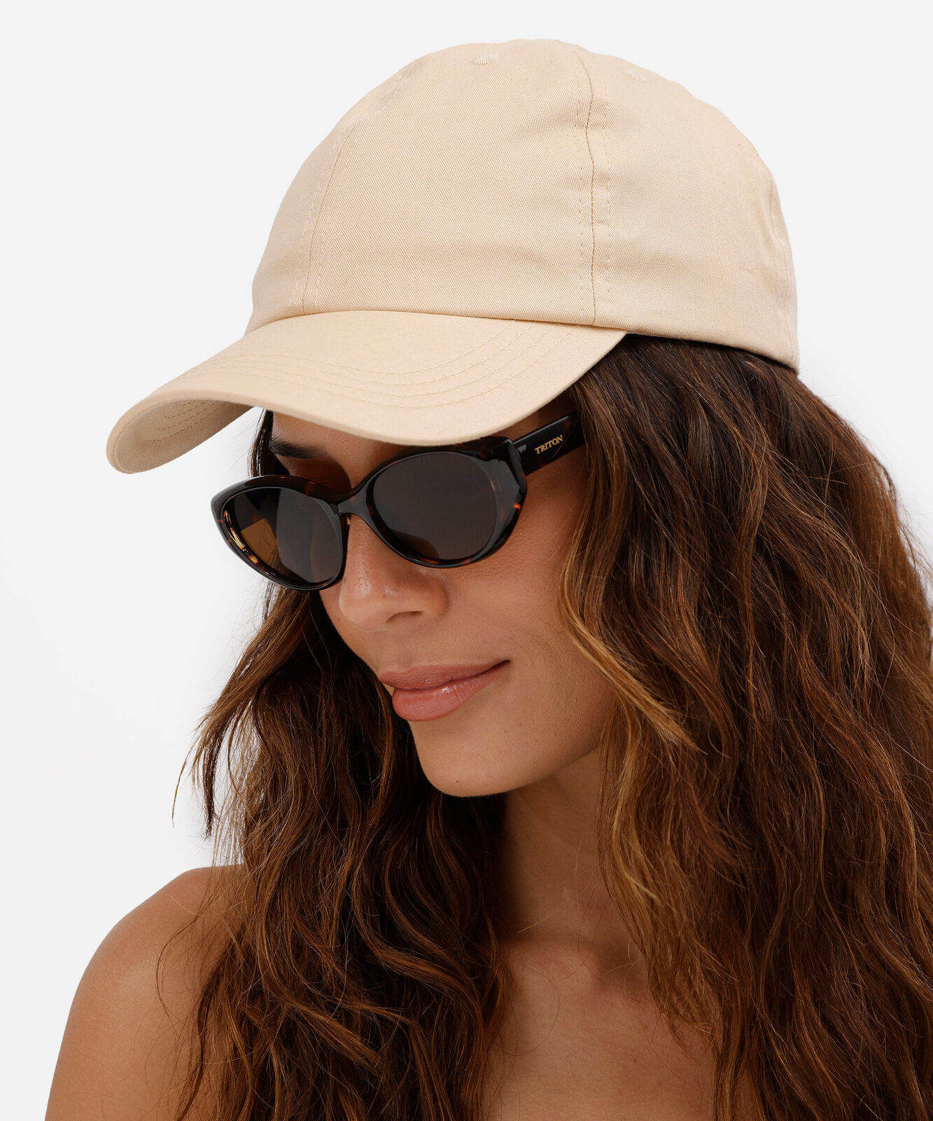 boné feminino básico de sarja com aba curva bege