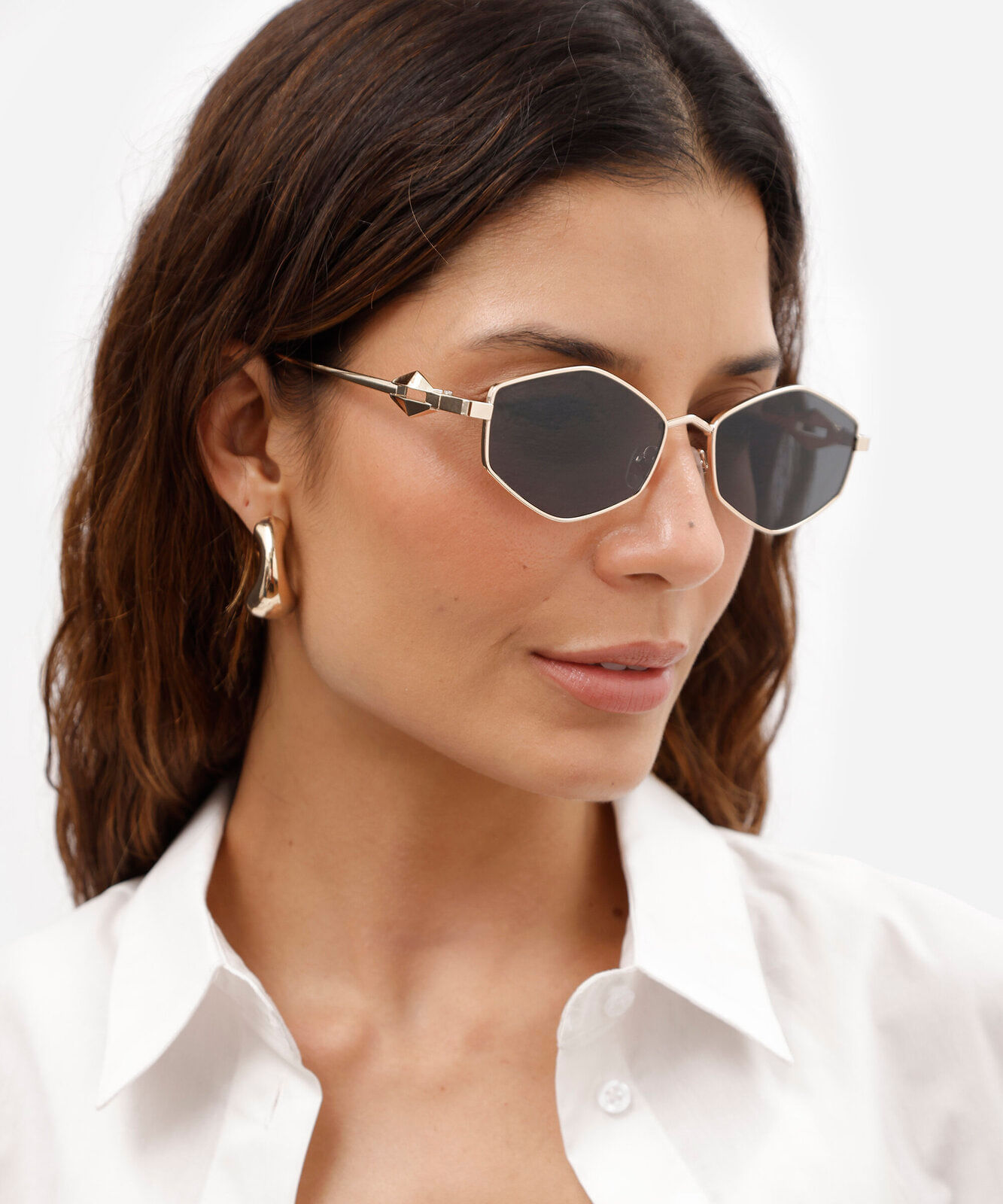 óculos de sol feminino geométrico de metal triton dourado