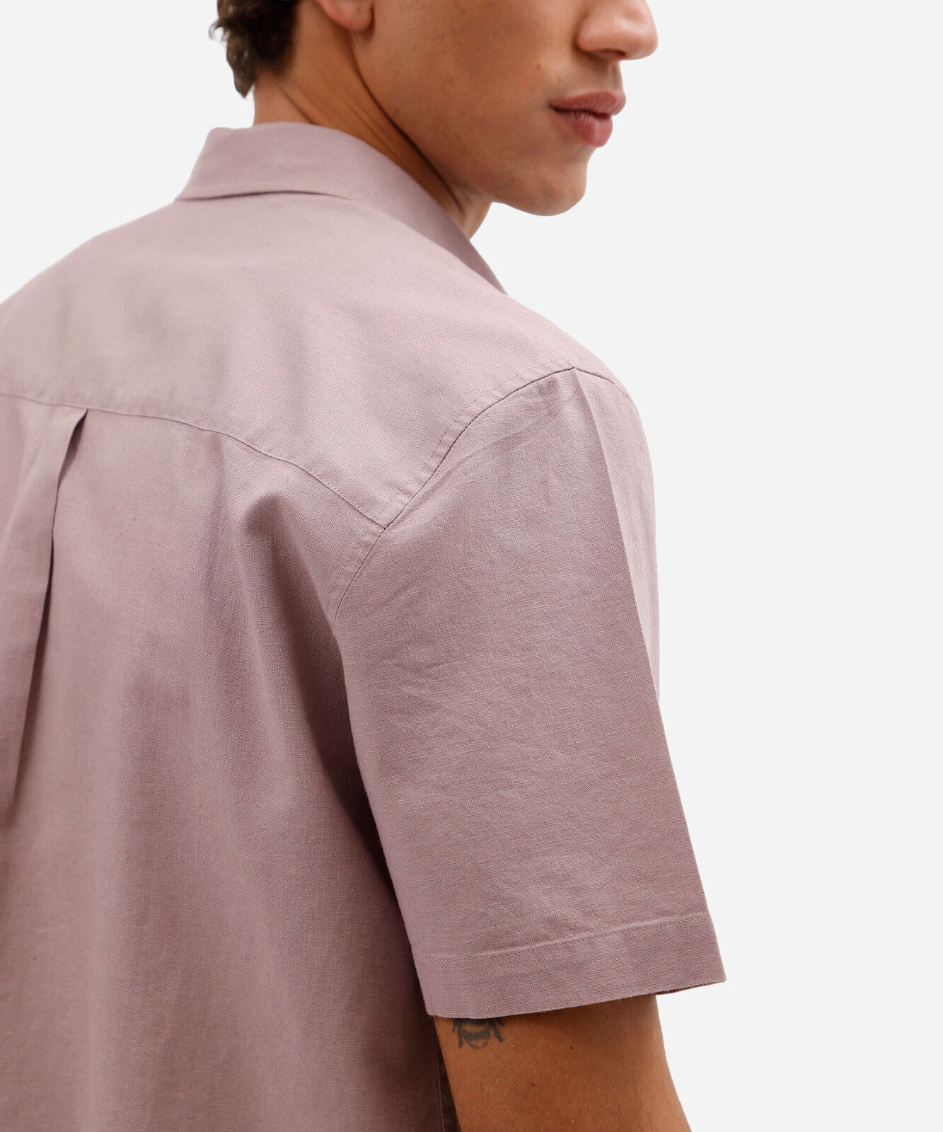 camisa comfort masculina com linho manga curta lilás