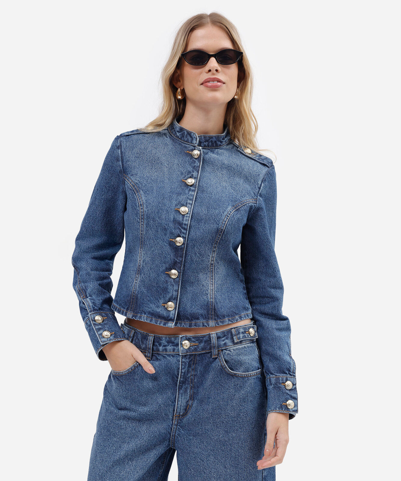 jaqueta militar feminina jeans com recorte azul