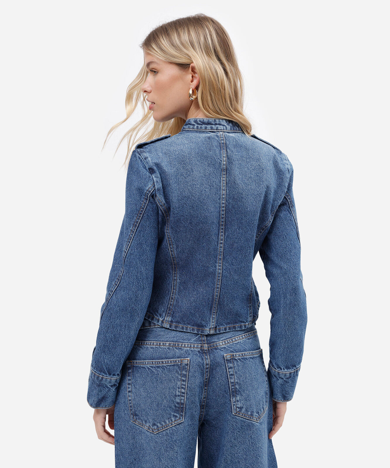 jaqueta militar feminina jeans com recorte azul