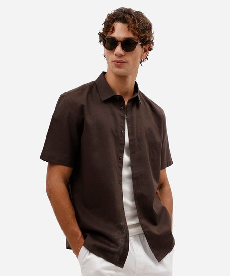 camisa comfort masculina com linho manga curta marrom