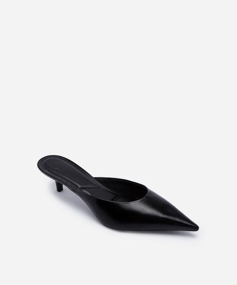 scarpin mule feminino de bico fino com salto fino preto