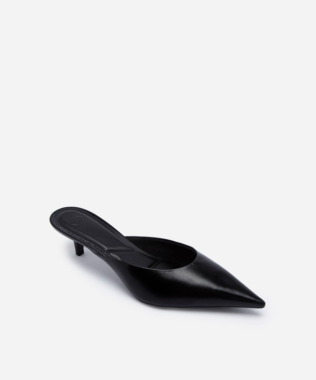 scarpin mule feminino de bico fino com salto fino preto
