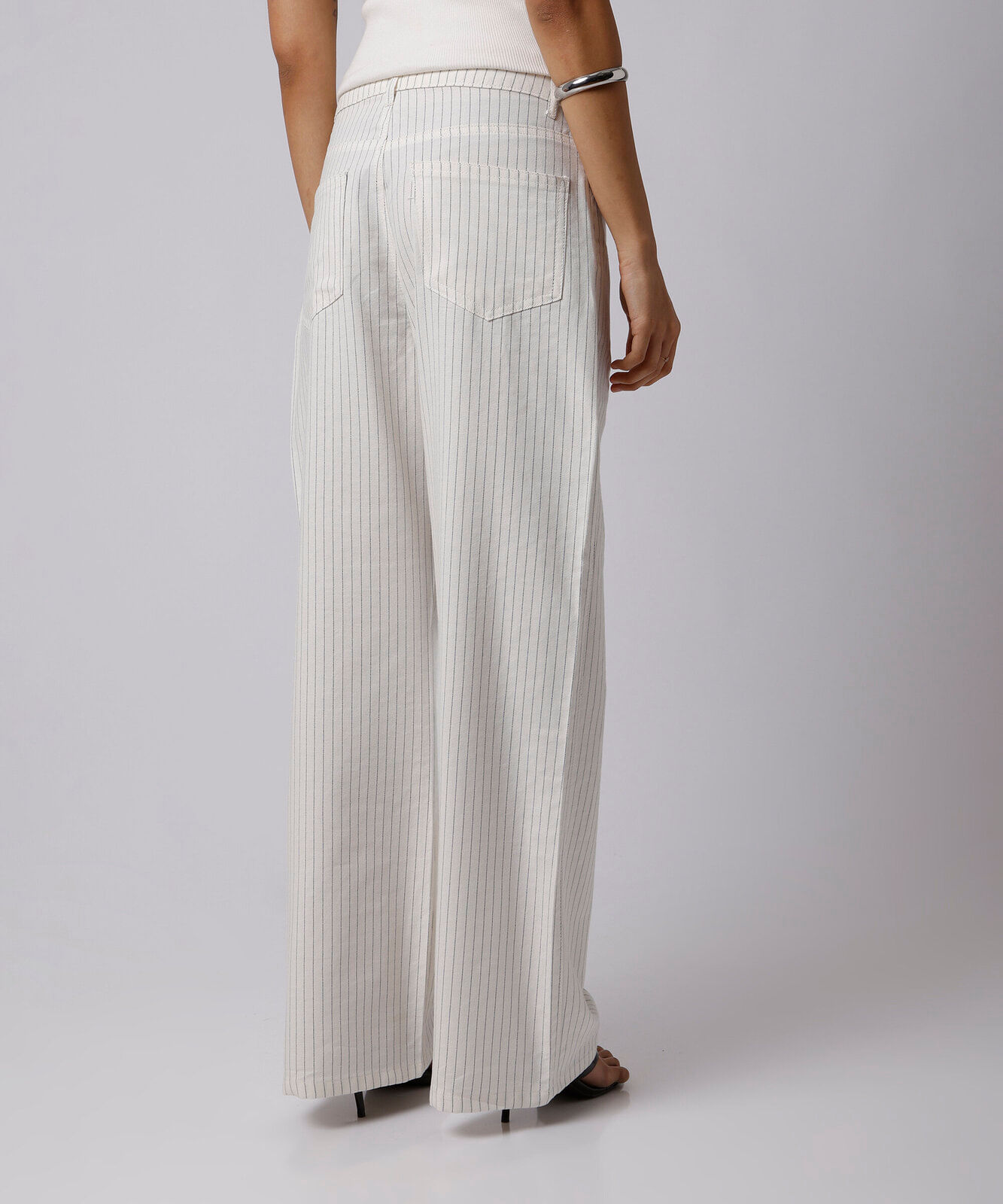 calça reta feminina de sarja cintura alta listrada mindset off white
