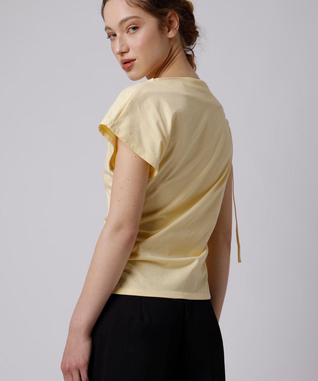 blusa assimétrica feminina de algodão franzida mindset amarela