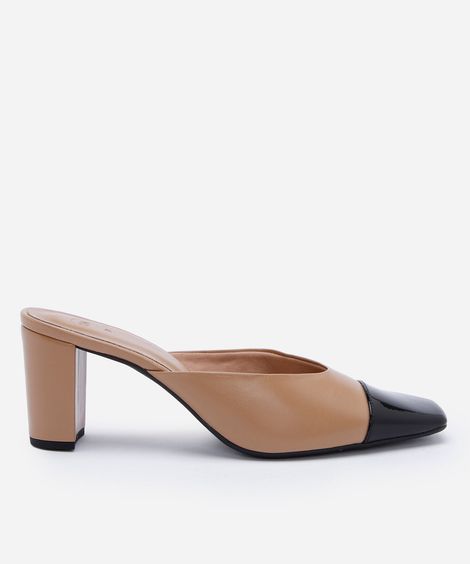 scarpin mule feminino com salto bloco e biqueira contrastante - caramelo