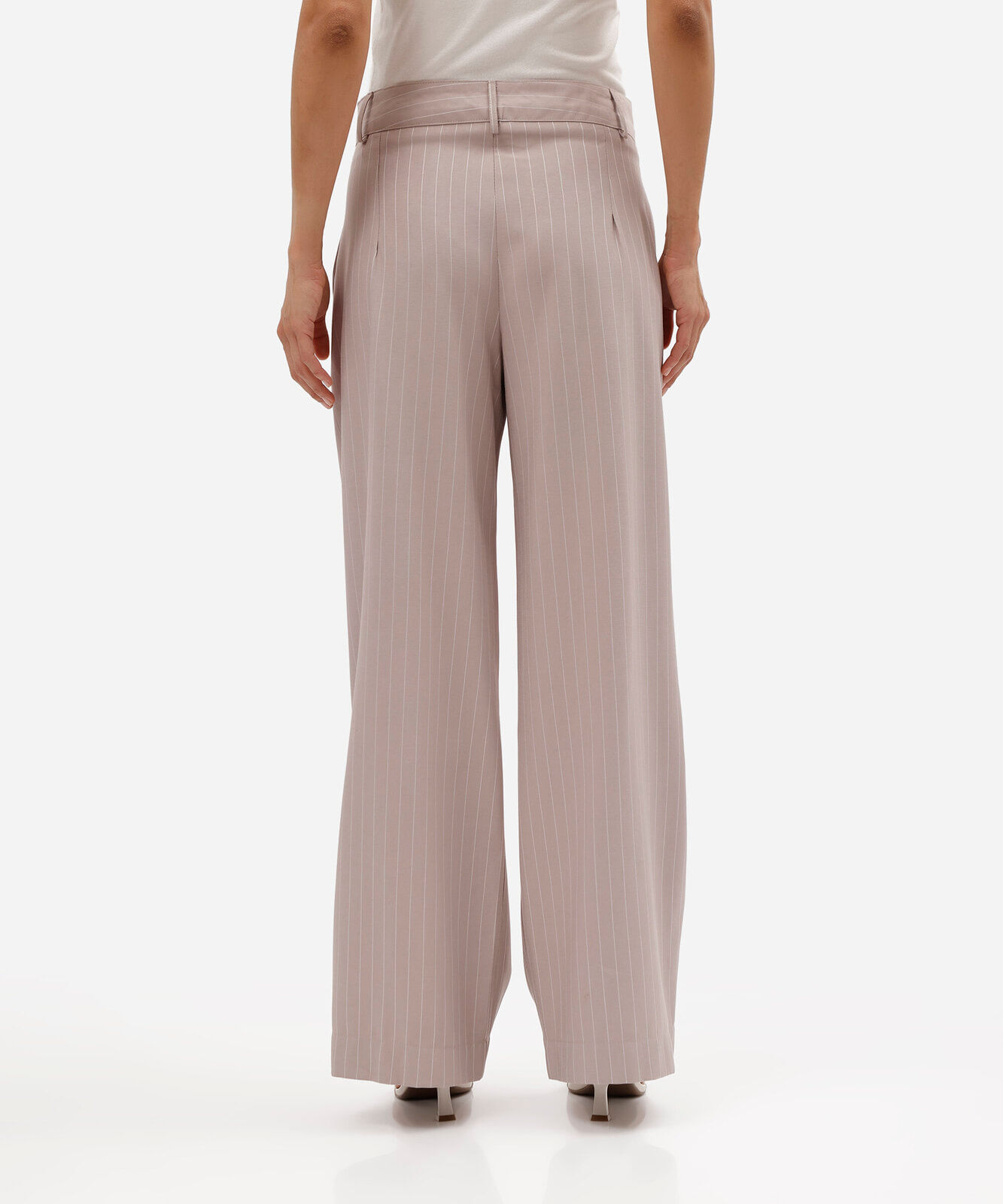 calça reta feminina de alfaiataria com viscose e pregas risca de giz rosa