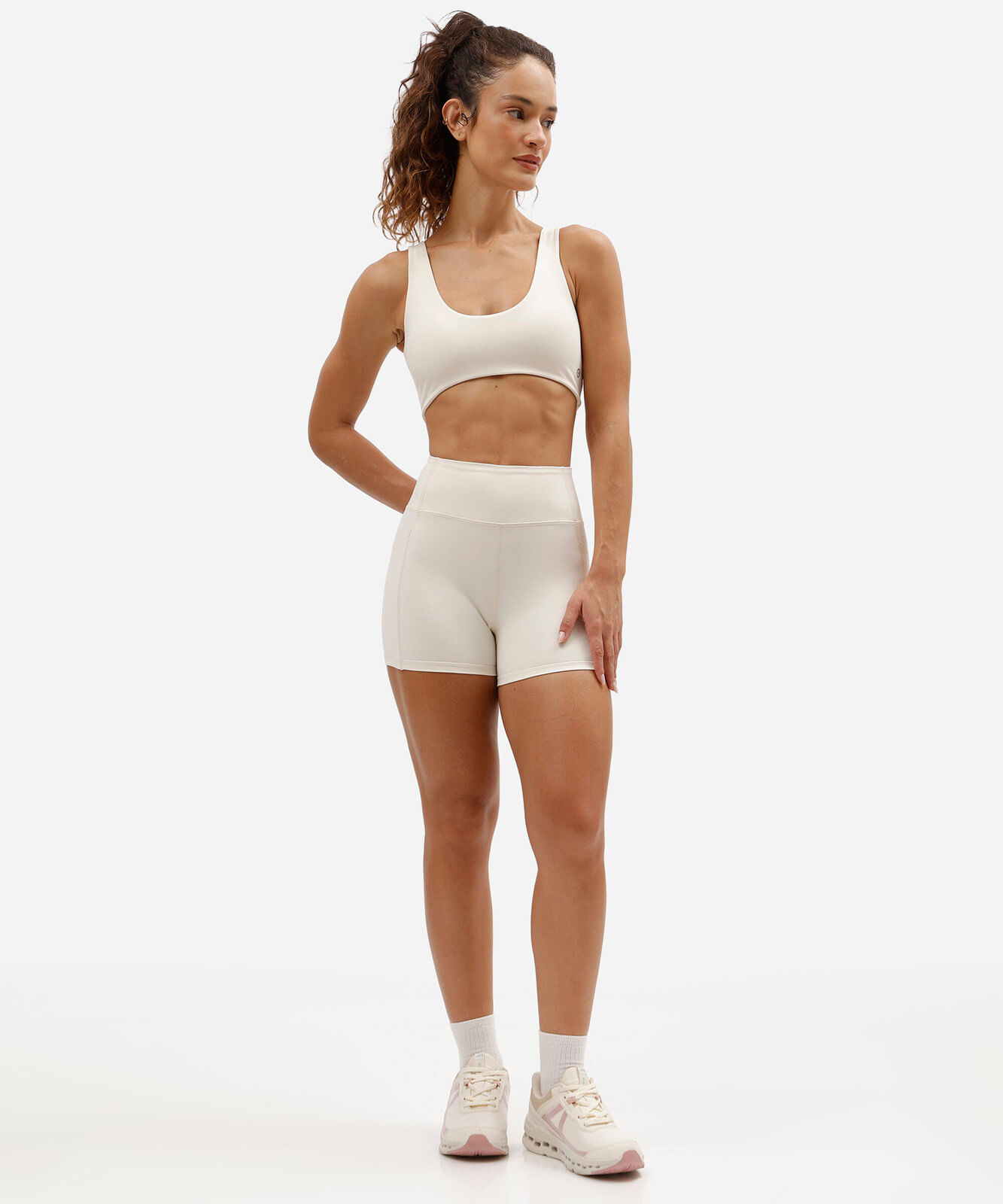 top esportivo feminino decote redondo off white