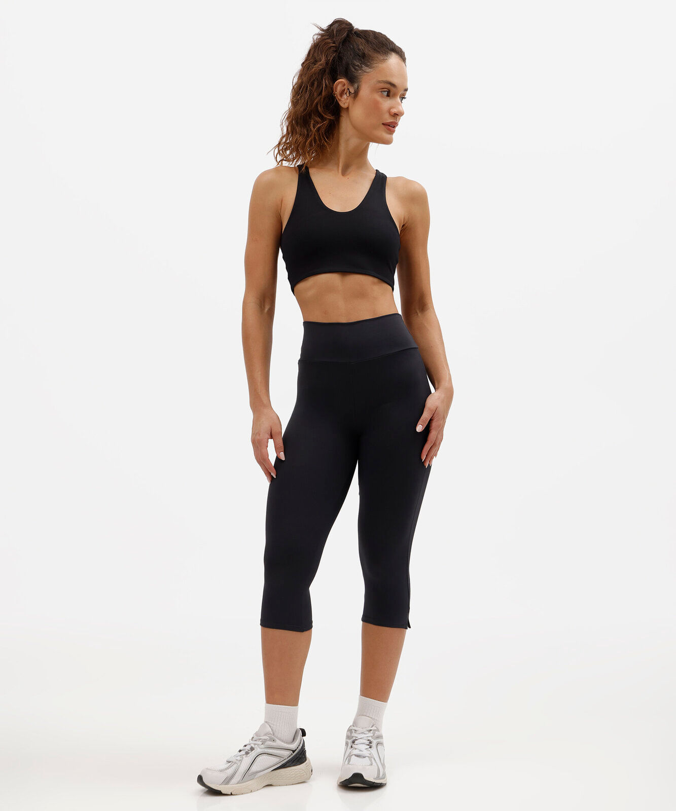 calça legging corsário feminina de poliamida com fenda preta