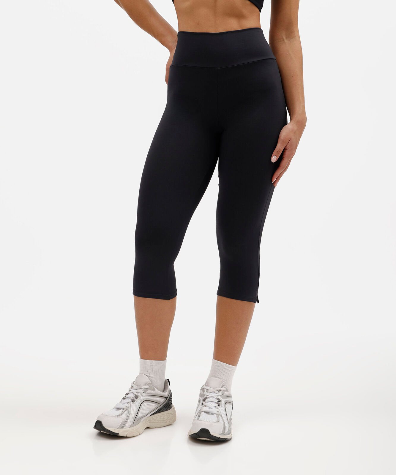 calça legging corsário feminina de poliamida com fenda preta