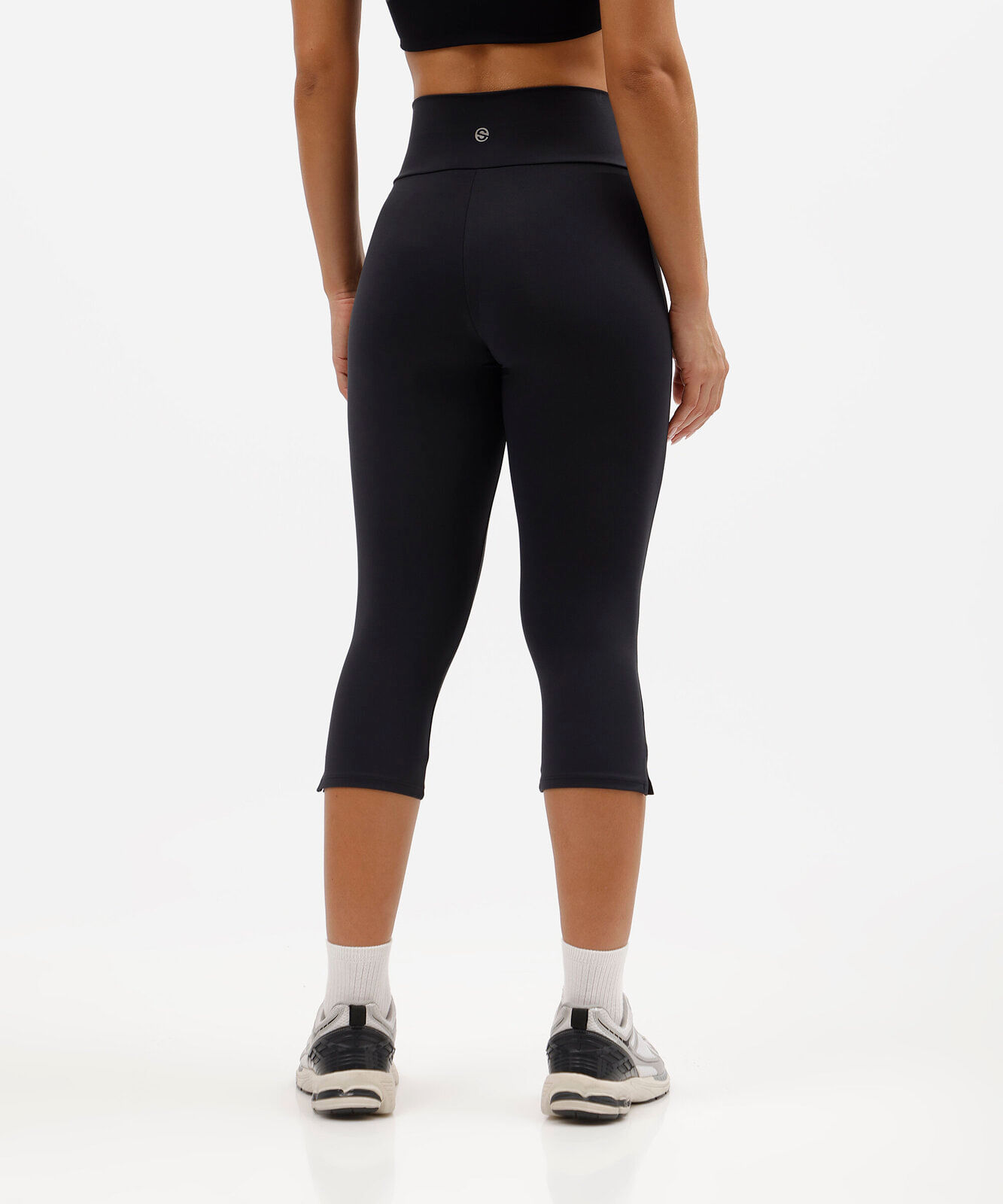 calça legging corsário feminina de poliamida com fenda preta