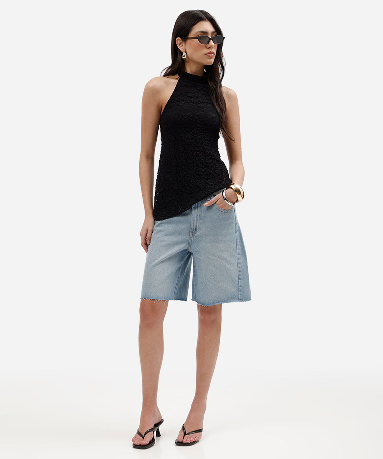 bermuda feminina jeans cintura média barra à fio azul