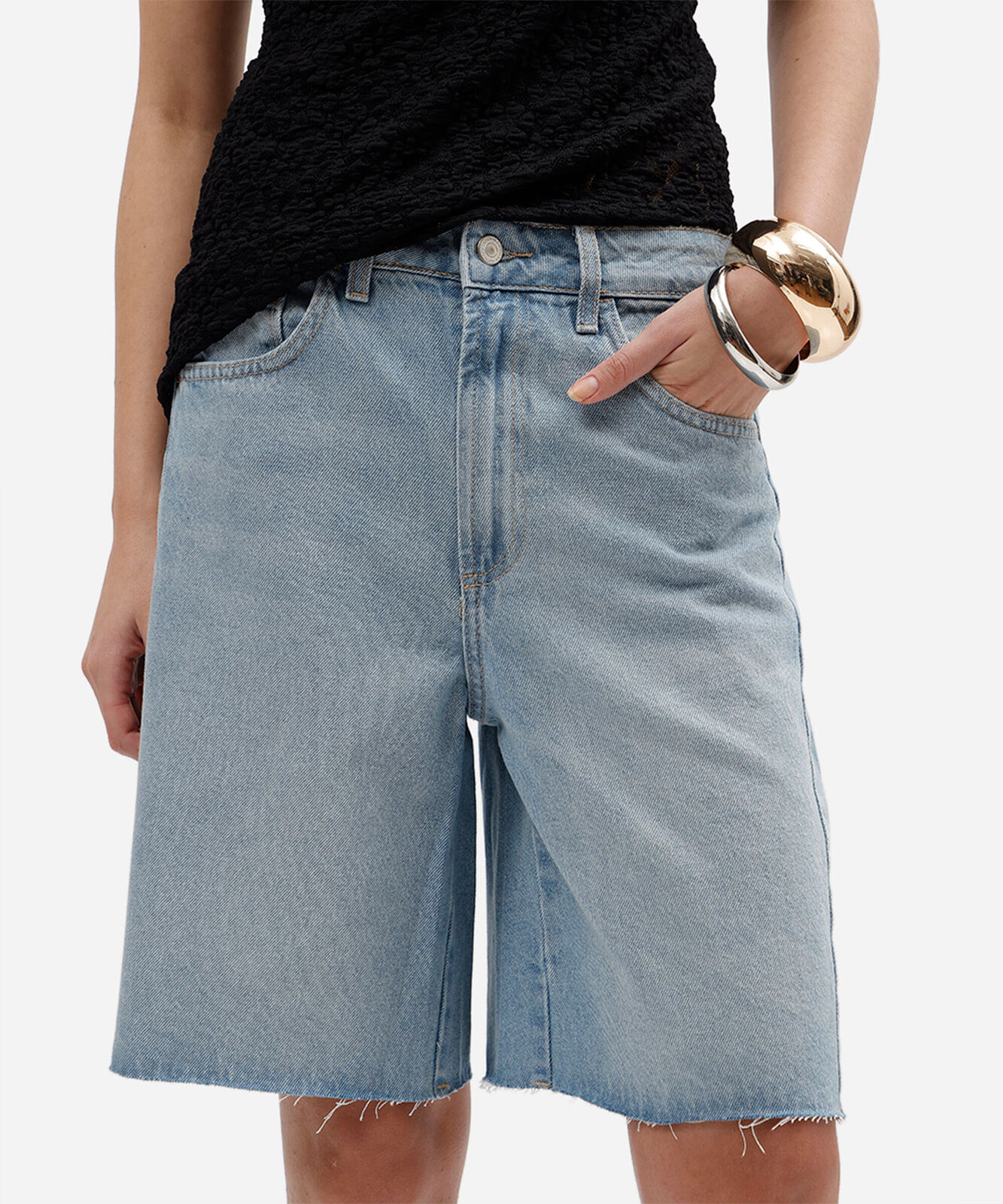 bermuda feminina jeans cintura média barra à fio azul