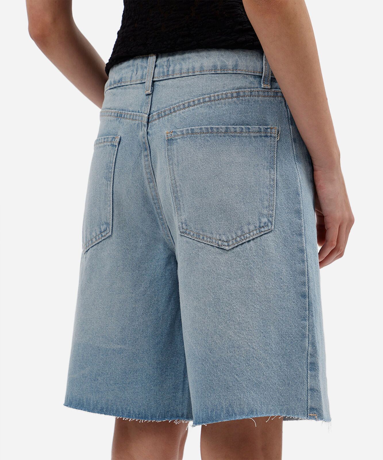 bermuda feminina jeans cintura média barra à fio azul