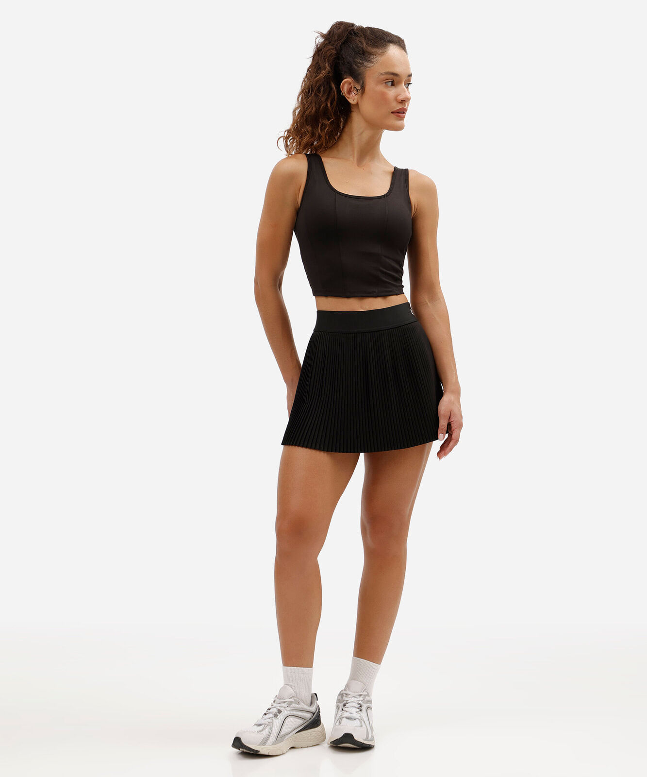 top alongado feminino com recortes esportivo preto