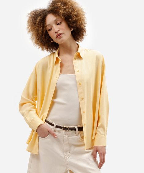 camisa feminina oversized com linho manga longa amarela