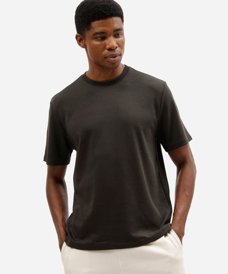 camiseta masculina comfort em malha interlock lisa verde
