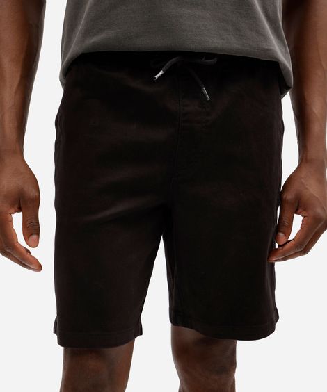 bermuda masculina relaxed de sarja com cós elástico e amarração preta