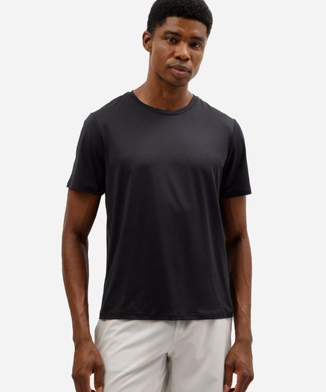 camiseta esportiva masculina de manga curta com detalhe refletivo preta