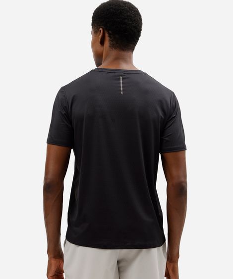 camiseta esportiva masculina de manga curta com detalhe refletivo preta