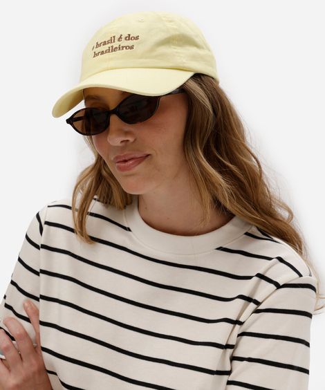 boné feminino aba curva de sarja estonada com bordado amarelo