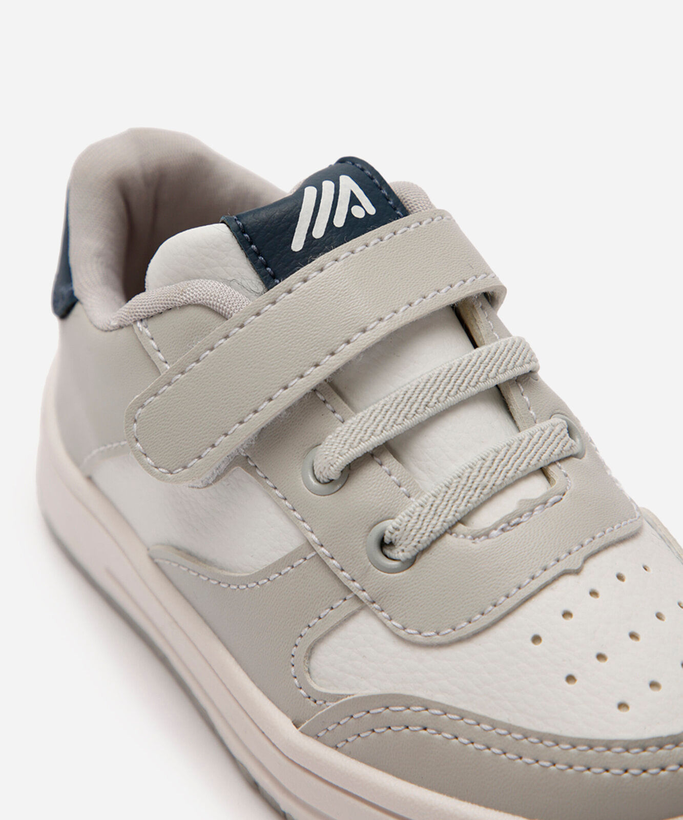 tênis infantil com velcro cinza