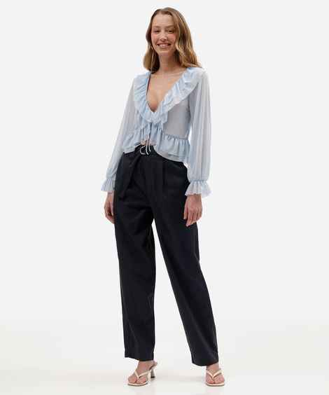 calça cenoura feminina de sarja com pregas e fivela azul