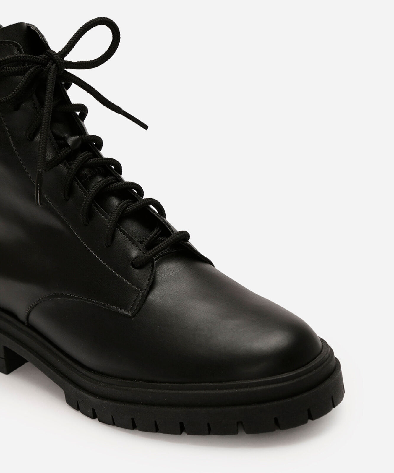 bota coturno feminina tratorada preta
