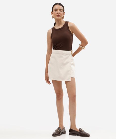 short saia de sarja transpassado cintura alta com fivela bege
