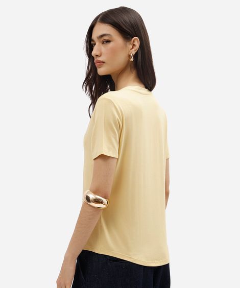 camiseta básica feminina de viscose manga curta decote v amarela