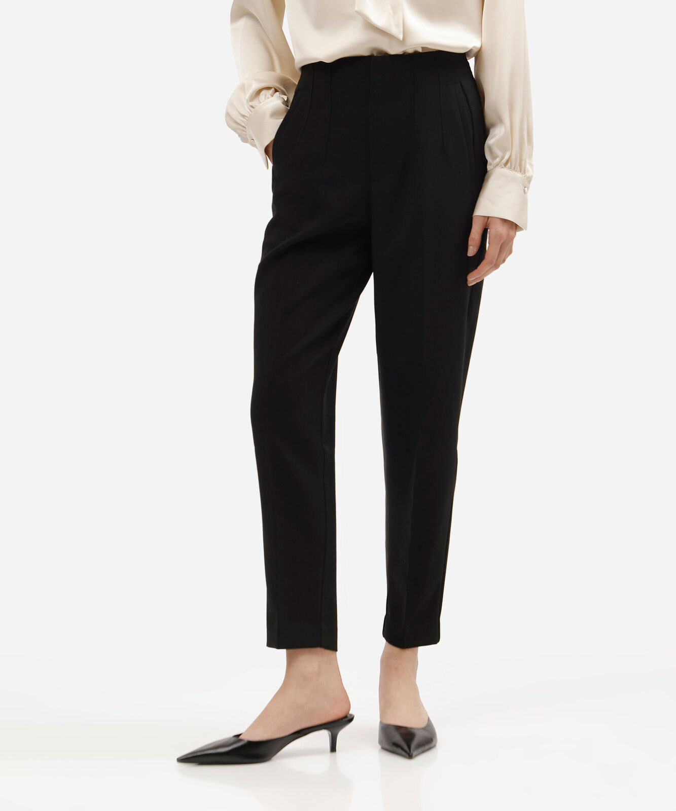 calça alfaiataria cintura alta com pences - preto