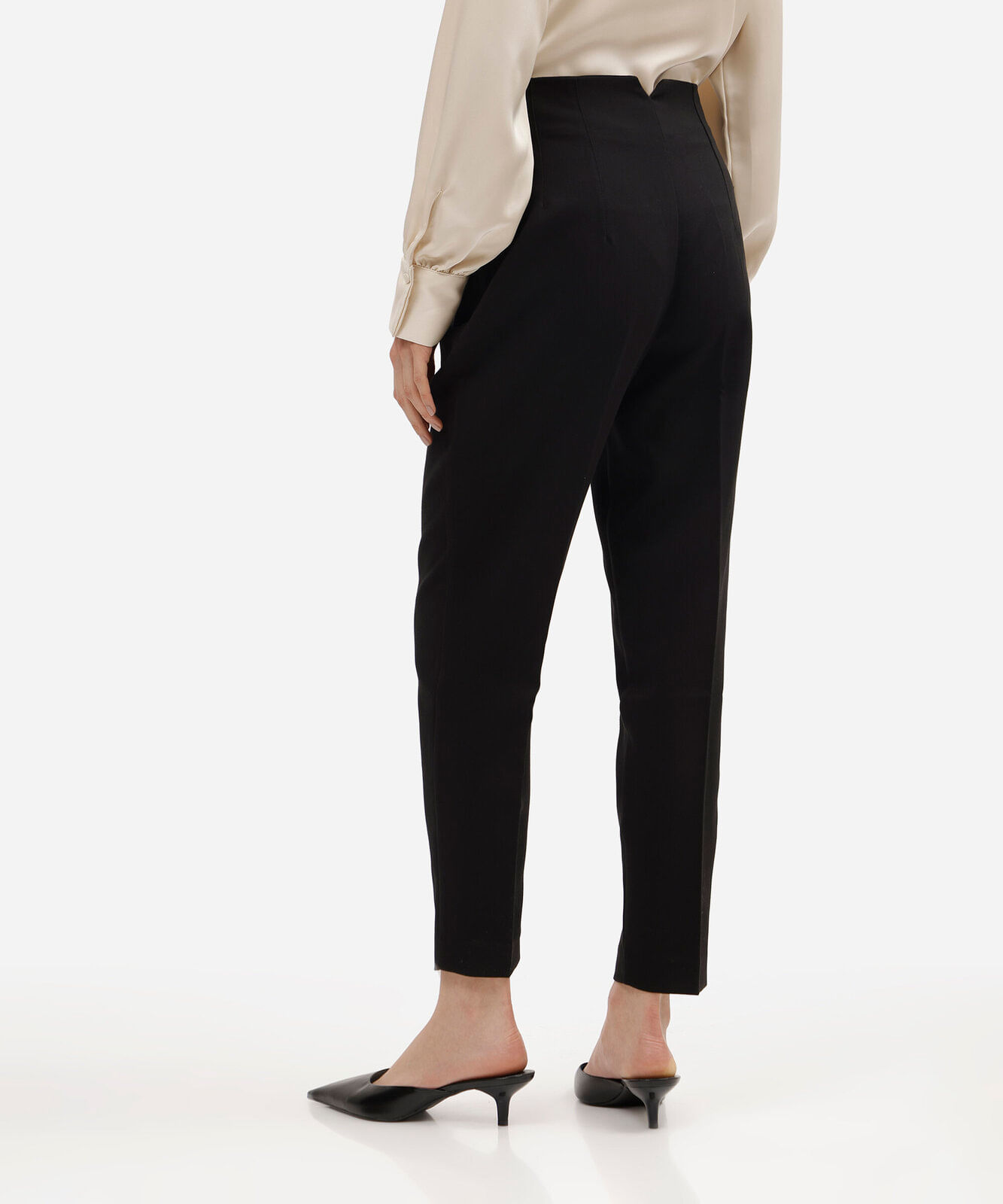 calça alfaiataria cintura alta com pences - preto