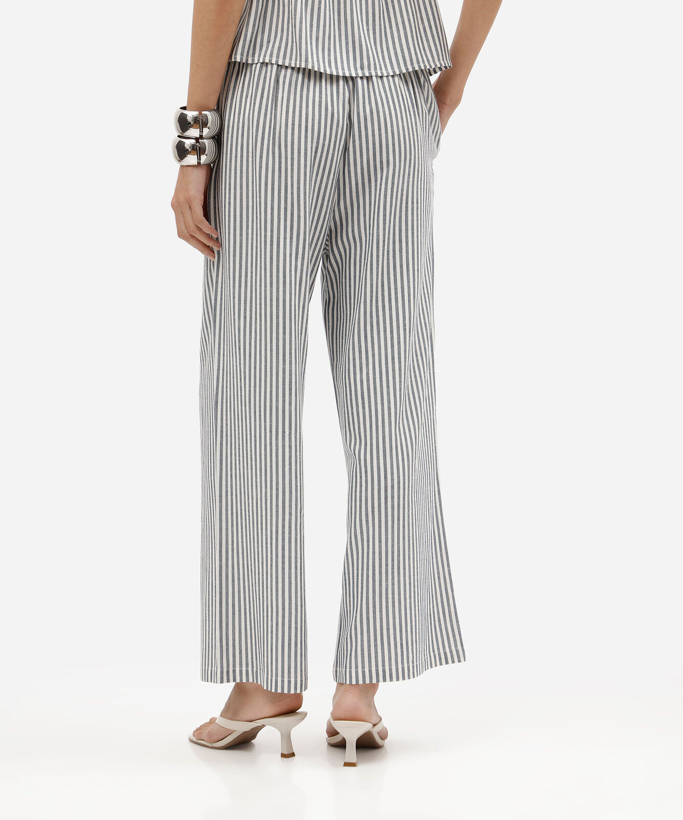 calça reta feminina com linho e pregas listrada azul