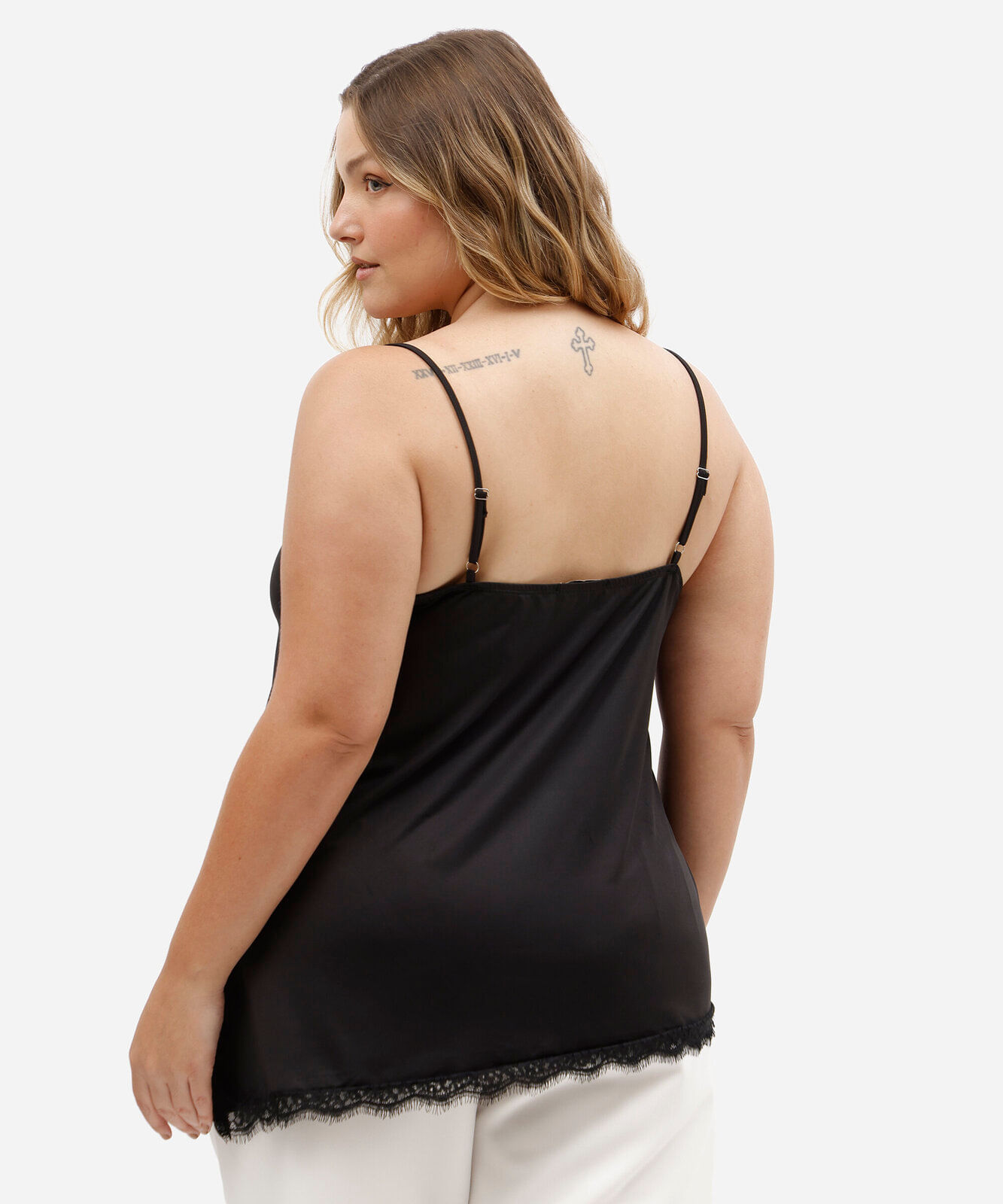 top de alça fina plus size assimétrico com renda preta
